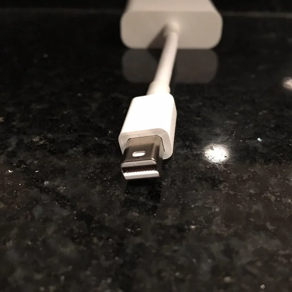 Apple Mini DisplayPort to VGA Adapter
